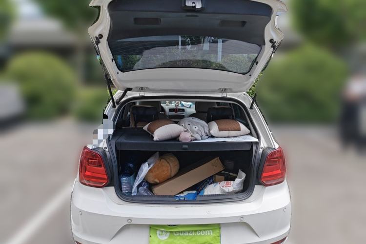 Used Volkswagen Polo 2016 1.4L Manual Fashion Model Trunk