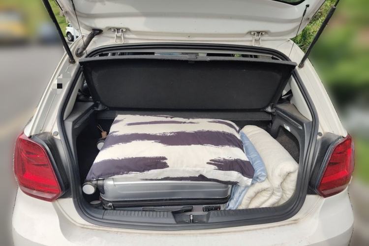 Used Volkswagen Polo 2016 1.4L Manual Fashion Model Trunk