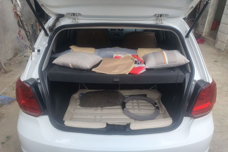 Used Volkswagen Polo 2016 1.4L Manual Fashion Model Trunk