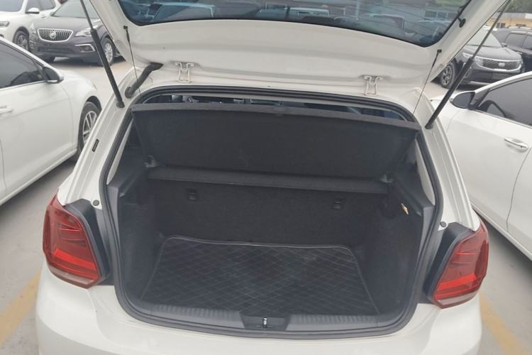 Used Volkswagen Polo 2016 1.4L Manual Fashion Model Trunk