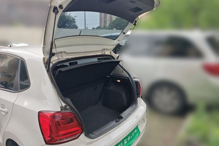 Used Volkswagen Polo 2016 1.4L Manual Fashion Model Trunk