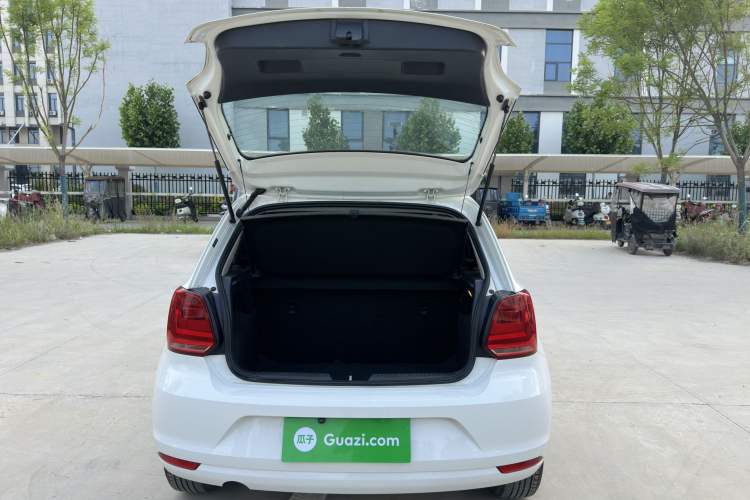 Used Volkswagen Polo 2016 1.4L Manual Fashion Model Trunk