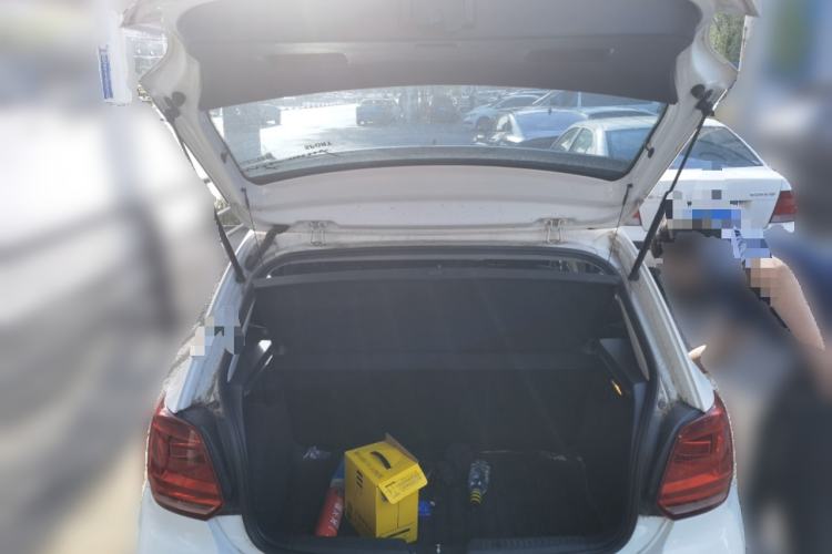 Used Volkswagen Polo 2016 1.4L Manual Fashion Model Trunk