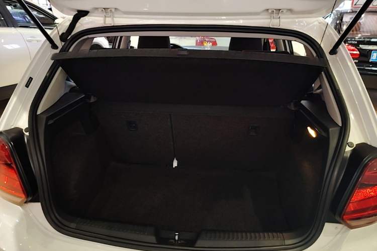 Used Volkswagen Polo 2016 1.6L Automatic Comfort Model Trunk