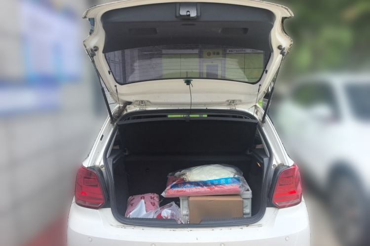 Used Volkswagen Polo 2016 1.4L Manual Fashion Model Trunk
