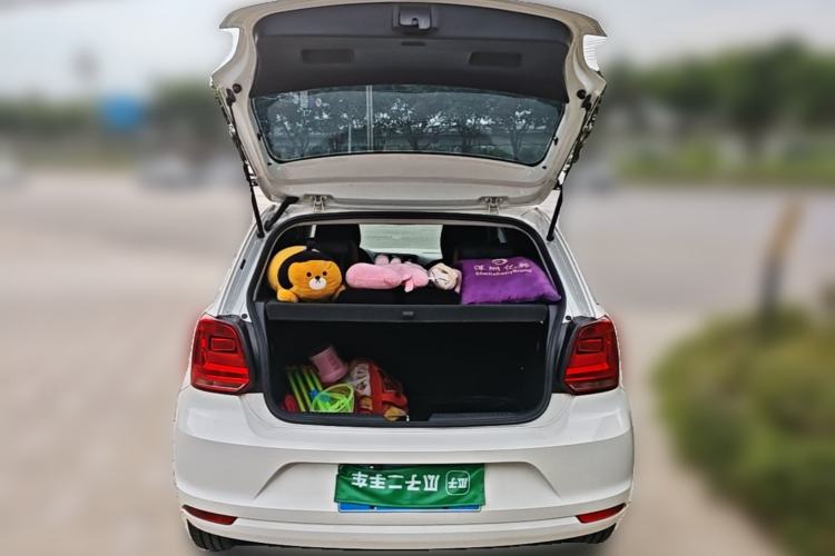 Used Volkswagen Polo 2016 1.4L Manual Fashion Model Trunk