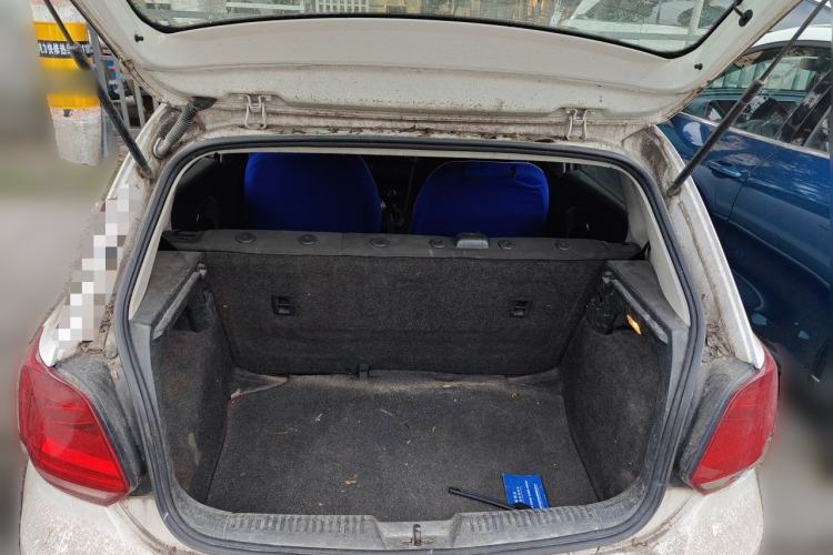 Used Volkswagen Polo 2016 1.4L Manual Fashion Model Trunk