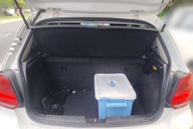 Used Volkswagen Polo 2016 1.4L Manual Fashion Model Trunk