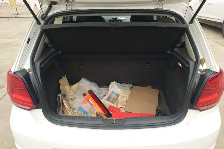 Used Volkswagen Polo 2016 1.4L Manual Fashion Model Trunk