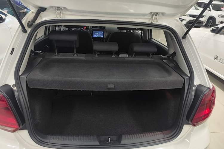 Used Volkswagen Polo 2016 1.6L Automatic Comfort Model Trunk
