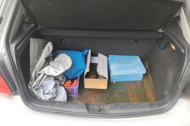 Used Volkswagen Polo 2016 1.4L Manual Fashion Model Trunk