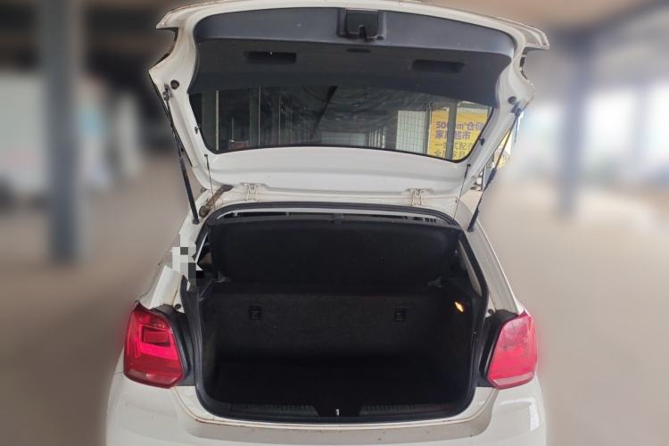 Used Volkswagen Polo 2016 1.4L Manual Fashion Model Trunk
