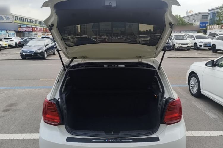 Used Volkswagen Polo 2016 1.4L Manual Fashion Model Trunk