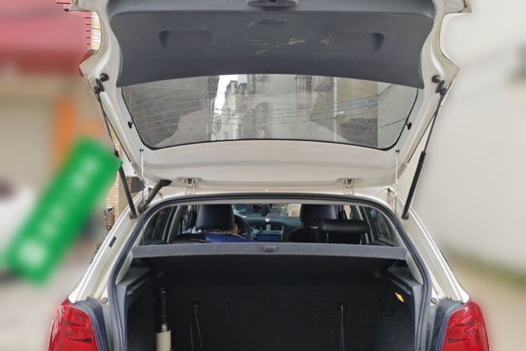 Used Volkswagen Polo 2016 1.4L Manual Fashion Model Trunk