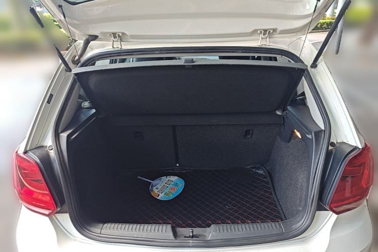 Used Volkswagen Polo 2016 1.6L Automatic Comfort Model Trunk
