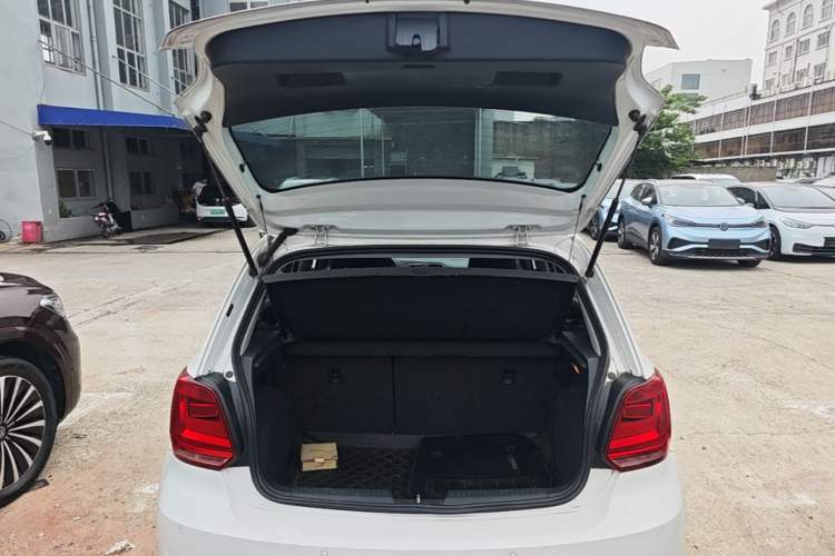 Used Volkswagen Polo 2016 1.6L Automatic Comfort Model Trunk