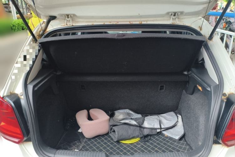 Used Volkswagen Polo 2016 1.4L Manual Fashion Model Trunk