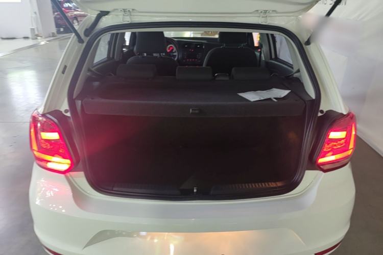 Used Volkswagen Polo 2016 1.4L Manual Fashion Model Trunk