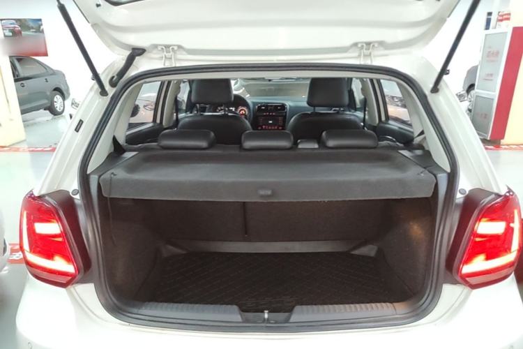Used Volkswagen Polo 2016 1.6L Automatic Luxury Model Trunk