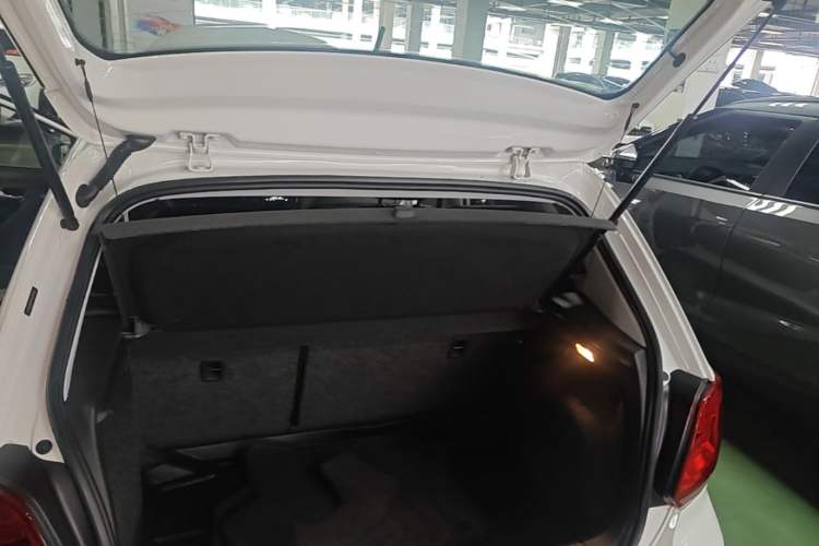 Used Volkswagen Polo 2016 1.6L Automatic Comfort Model Trunk