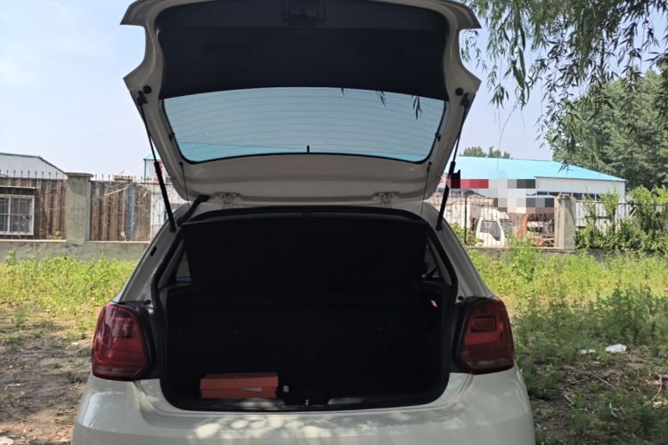 Used Volkswagen Polo 2016 1.4L Manual Fashion Model Trunk