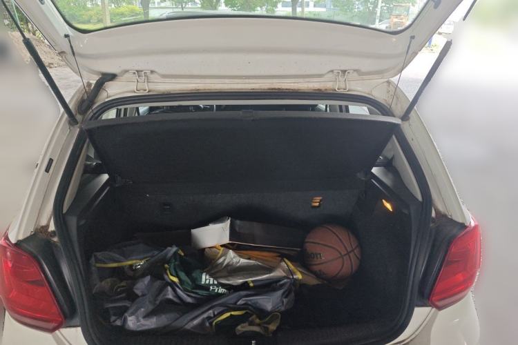 Used Volkswagen Polo 2016 1.4L Manual Fashion Model Trunk