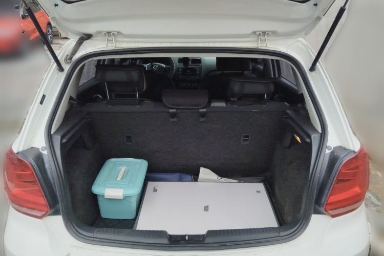 Used Volkswagen Polo 2016 1.4L Manual Fashion Model Trunk