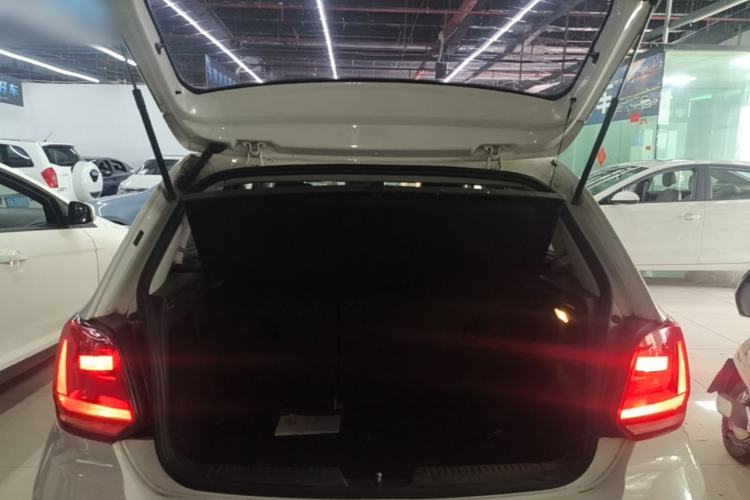 Used Volkswagen Polo 2016 1.6L Manual Comfort Model Trunk