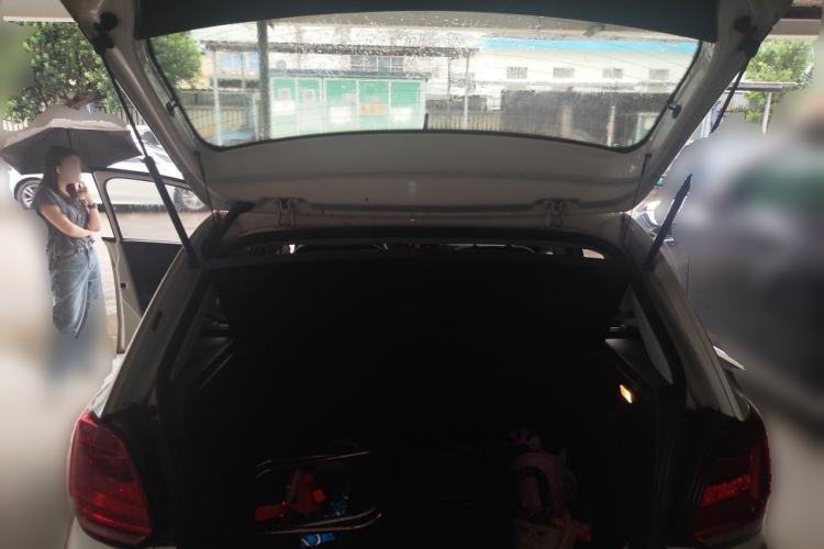 Used Volkswagen Polo 2016 1.4L Manual Fashion Model Trunk