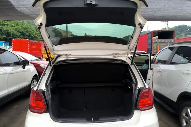 Used Volkswagen Polo 2016 1.6L Automatic Comfort Model Trunk