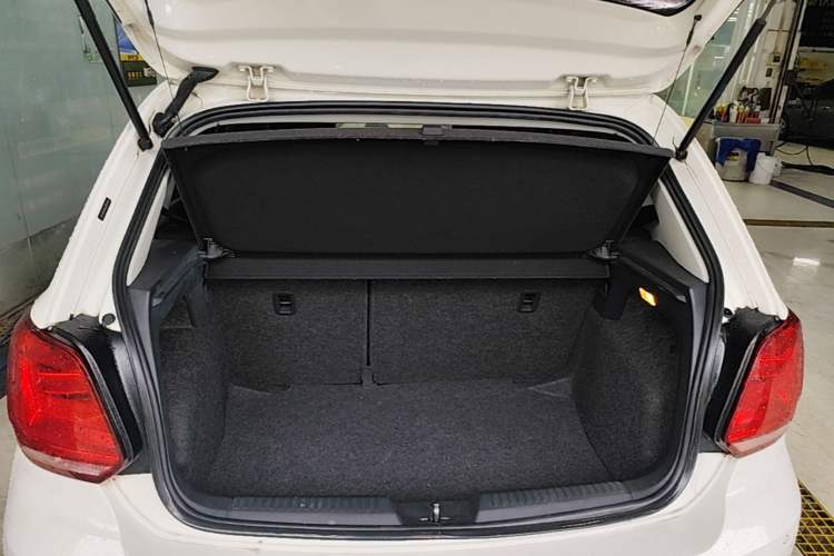 Used Volkswagen Polo 2016 1.6L Automatic Comfort Model Trunk