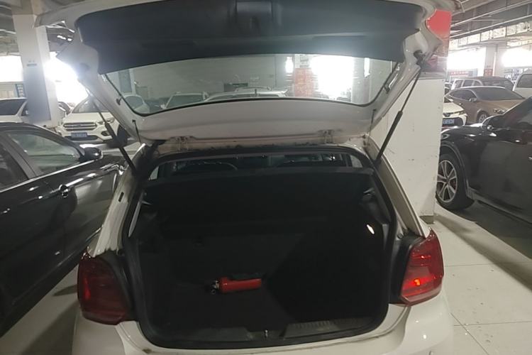Used Volkswagen Polo 2016 1.4L Manual Fashion Model Trunk