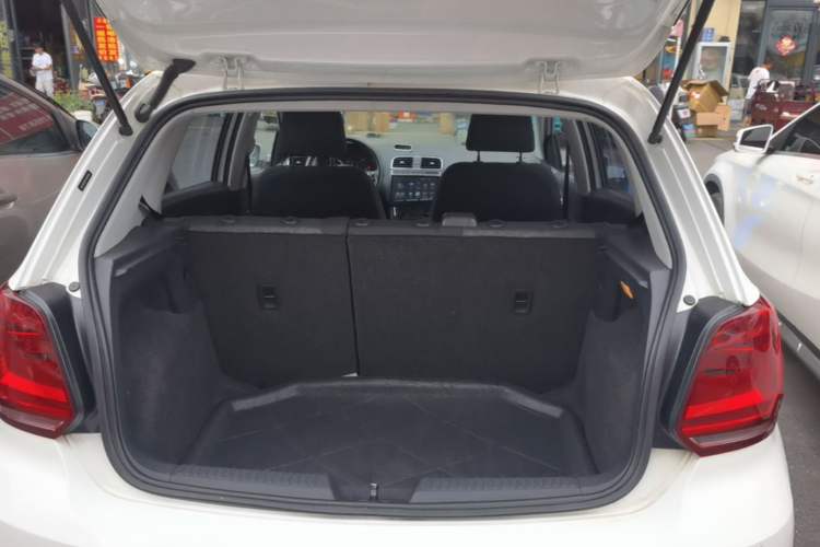 Used Volkswagen Polo 2016 1.6L Automatic Comfort Model Trunk