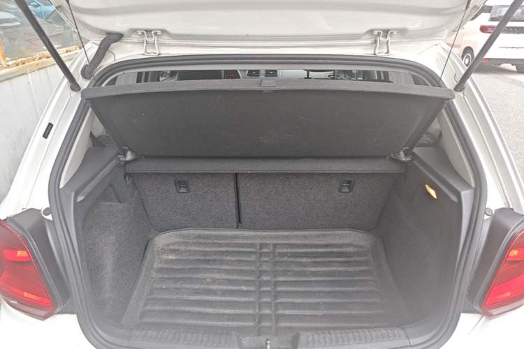 Used Volkswagen Polo 2016 1.6L Automatic Comfort Model Trunk
