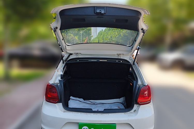 Used Volkswagen Polo 2016 1.4L Manual Fashion Model Trunk