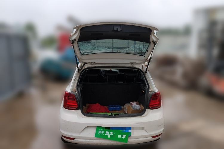 Used Volkswagen Polo 2016 1.4L Manual Fashion Model Trunk