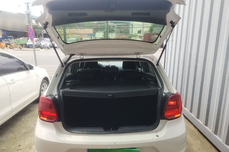Used Volkswagen Polo 2016 1.4L Manual Fashion Model Trunk