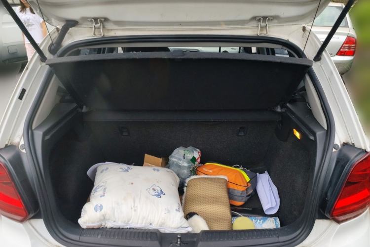 Used Volkswagen Polo 2016 1.4L Manual Fashion Model Trunk