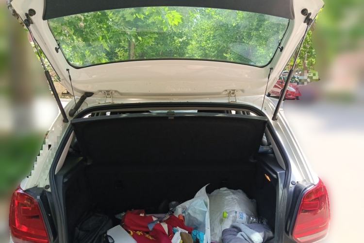 Used Volkswagen Polo 2016 1.4L Manual Fashion Model Trunk