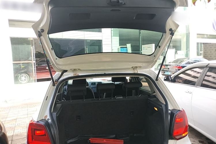 Used Volkswagen Polo 2016 1.4L Manual Fashion Model Trunk