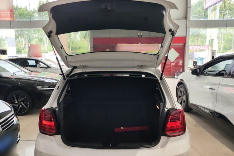 Used Volkswagen Polo 2016 1.6L Automatic Comfort Model Trunk