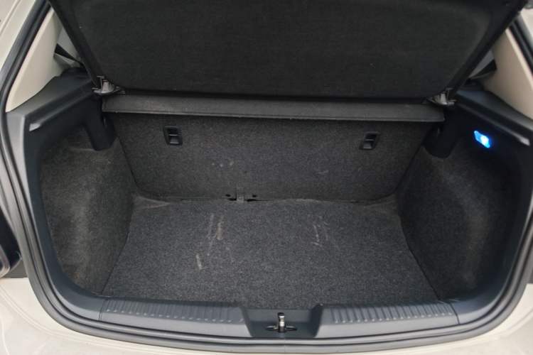 Used Volkswagen Polo 2016 1.4L Manual Fashion Model Trunk