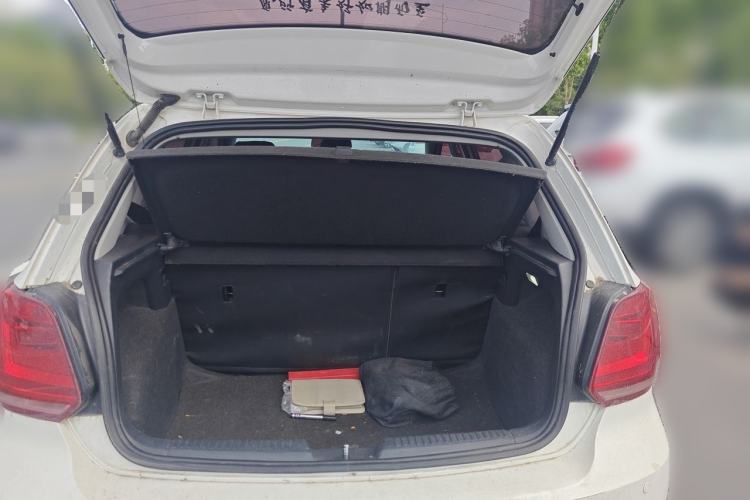 Used Volkswagen Polo 2016 1.4L Manual Fashion Model Trunk