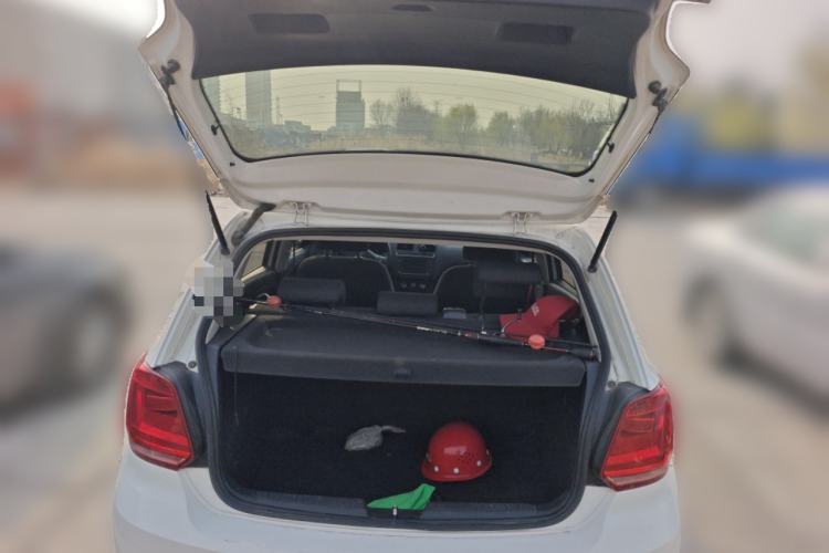 Used Volkswagen Polo 2016 1.4L Manual Fashion Model Trunk