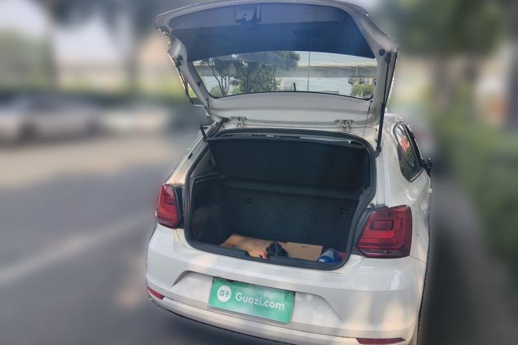 Used Volkswagen Polo 2016 1.4L Manual Fashion Model Trunk