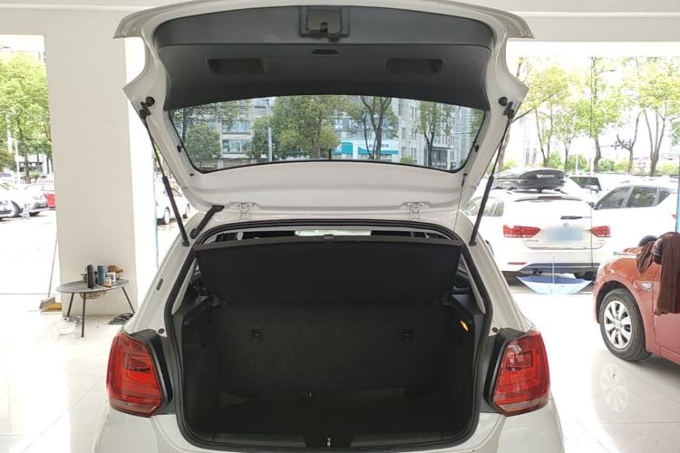 Used Volkswagen Polo 2016 1.4L Manual Fashion Model Trunk