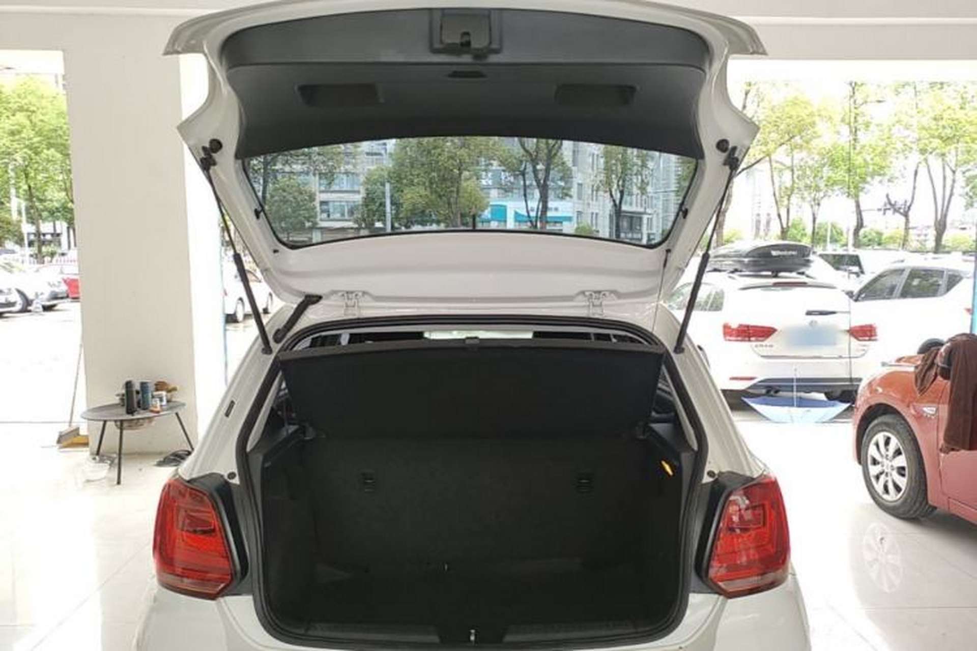 Used Volkswagen Polo 2016 1.4L Manual Fashion Model Trunk