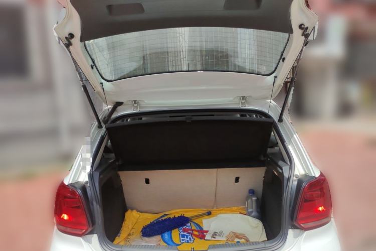Used Volkswagen Polo 2016 1.4L Manual Fashion Model Trunk