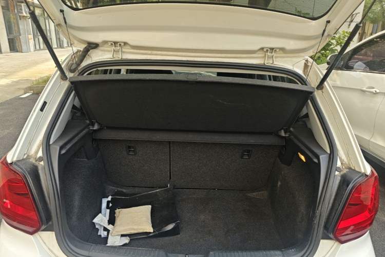 Used Volkswagen Polo 2016 1.6L Automatic Comfort Model Trunk