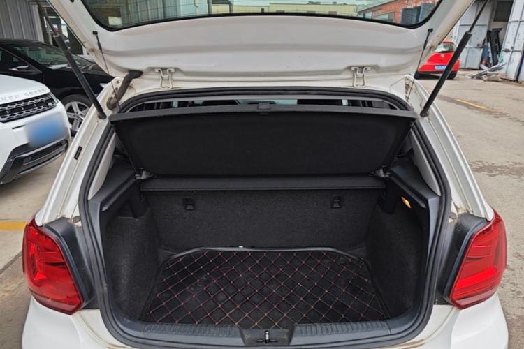 Used Volkswagen Polo 2016 1.4L Manual Fashion Model Trunk